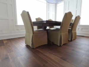 Plancher standard, Noyer noir 5 po. huilé UV 15 % de lustre