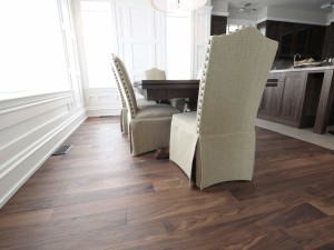 Plancher standard, Noyer noir 5 po. huilé UV 15 % de lustre