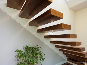 869 - Escalier en bois
