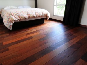 Plancher standard, bois ipé tobacco huilé transparent