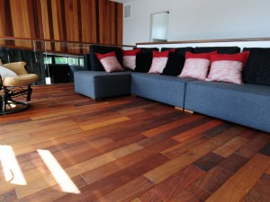 Plancher standard, bois ipé tobacco huilé transparent