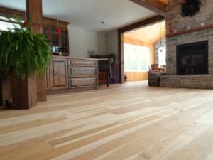 Plancher standard, hickory 5 po. et 3 1/4 po. authentique