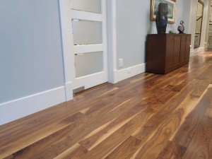 Plancher long, noyer noir sélect naturel 5 po semi lustre