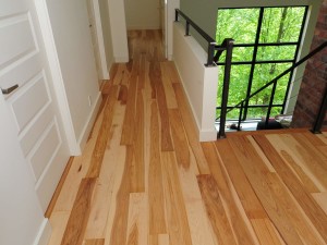 Plancher standard, hichory 4 1/4 po verni transparent à l'huile UV