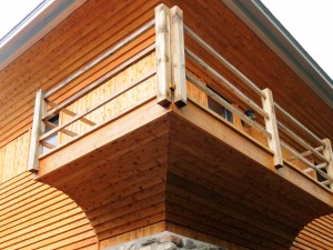 Revêtement extérieur en mélèze teint huilé
