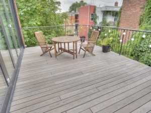 Revêtement de patio, frêne torréfié sans finition grisonnante